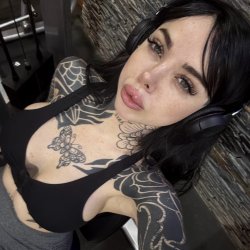 I bet you can't resist my tattooed body Daddy