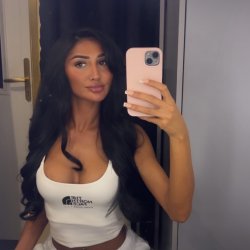 Warning: selfies this hot may cause obsession