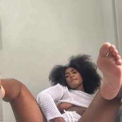 🔞Perky tits & juicy pussy tease 🍑💋 Full vid on OF!