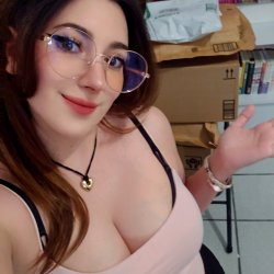Bien puta y con esas tetas tan ricas