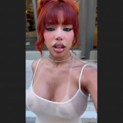 Las tetas de Yeri Mua