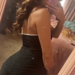 Rate her 1-10 in my dms and I'll give her account on instagram