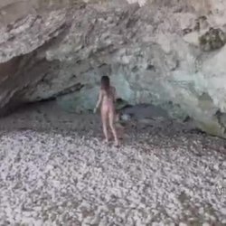 mona_blue_on_the_beach_SD