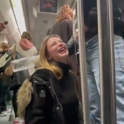 A prostitute gave a blowjob on a public bus 😈