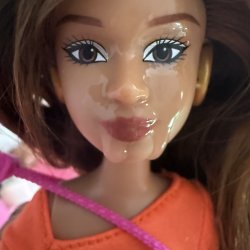 Latanistas doll cum tribute