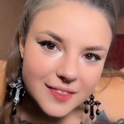 Stunning Betty Bong Leaks 18+
