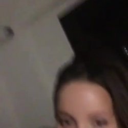 Atendeu o pedido do namorado e chamou a amiga pra jantar junto