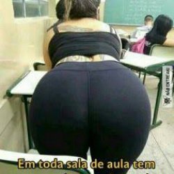 Em toda sala de aula tem uma gostosa assim ? Comenta aí