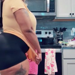 Big booty on live