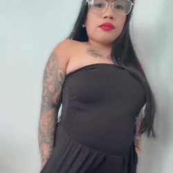 Que morbo increíble las enanas culonas!! Como le cogeria el culo con la lengua