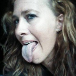 can anyone do a cumtribute to this milf