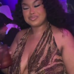 cousin keep teasing with them pretty Tites on insta