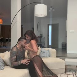Arabe fica famosa com suas danças e seu corpo atraente (Aline Angel)