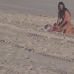 Putinha vazada dando na praia pro velho dotado caiu na net videos novos, video amador, novinha puta