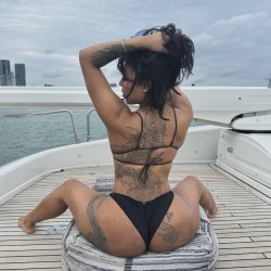 Babes -N- Boats & Beaches