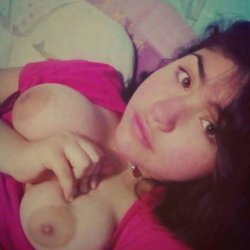Le obsequie un Smartphone nuevo a la hija de mi puta y me regaló esta linda foto, está riquísima😈🤤