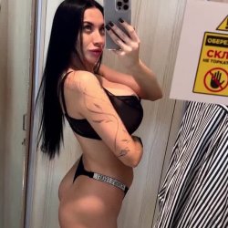 Sexy Busty Emma Leaks 18+