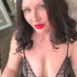 🔞 Hot MILF big perky tits sexy red lips horny slut in lace 💦🍑🫦😈 OF now
