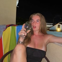 Sylvana's exposed (28yo) Add my Kik: Mercury8181 if you want to expose 📸/📹