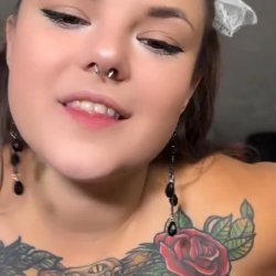 Beautiful Betty Bong Leaks 18+