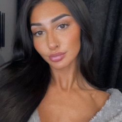 Pretty face, dangerous taste