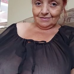coroa safada peituda