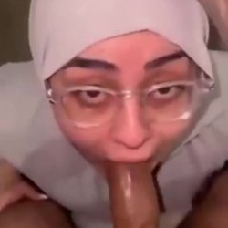 German arab Slut  deepthroat