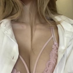 😏Busty blonde so horny she can’t stop touching 🍆 Join OF