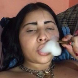Rabetinha dando pro bonde no helipa