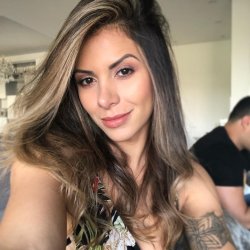 Iris AkA Mello (Carol Miranda; Sobrinha Gretchen)