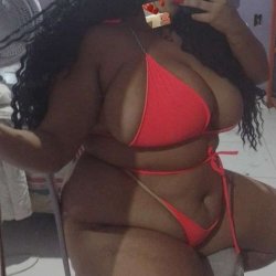 Beatriz gordelicia peituda