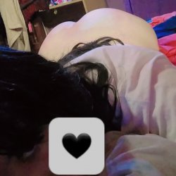Horny Chubby Teen Moves and Makes Her Beautiful Fat Ass Clap Very Loudly 💙