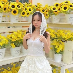 cute outfit but erotic face - Name: Phan Trà My (2003)