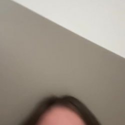Novinha mostrando a bucetinha rosa