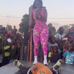 Cantora Poca-Py mostrou as xuxas 🇦🇴💦🥵🤤